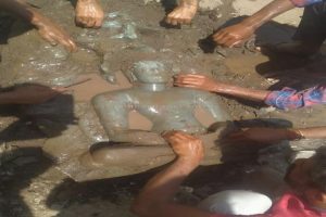 Devotees flock to Karnataka village after discovery of 11th Century statue