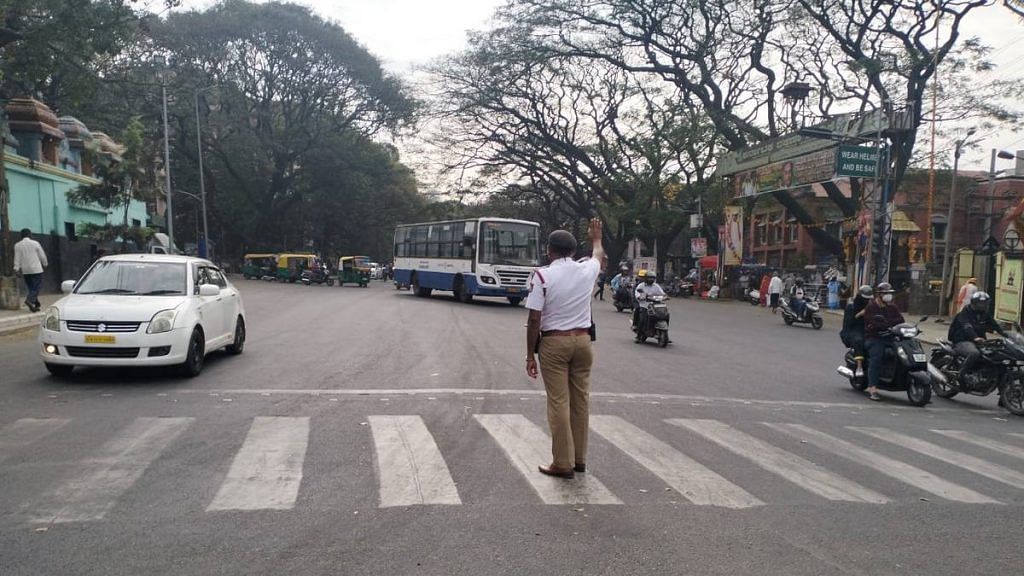 Motorcyclist says Mumbai traffic cop took bribe via GooglPay, probe ordered