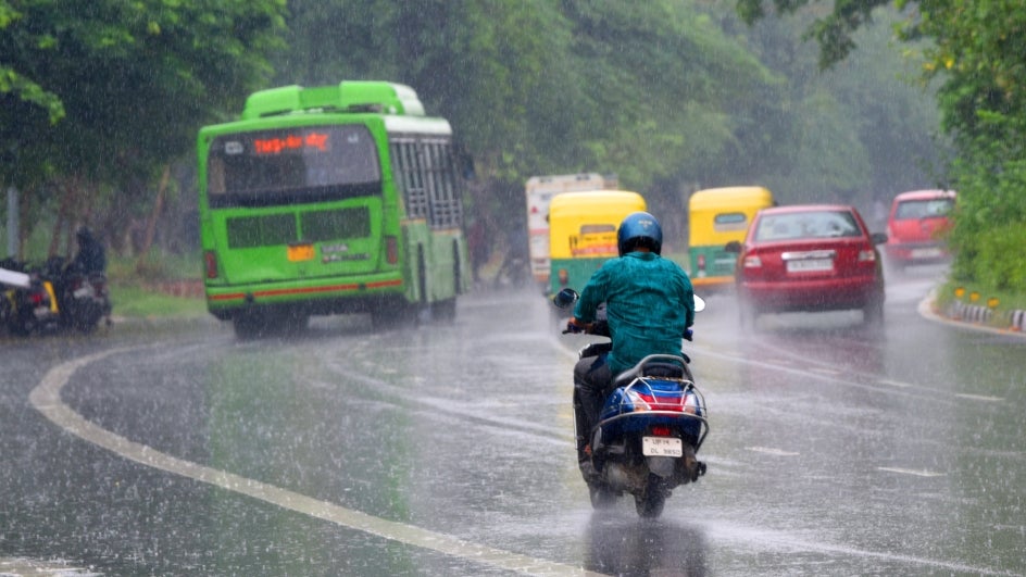 Freak rains catch Delhiites by surprise, weather office forecasts 4-day spell