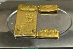 Rs 75 lakh worth gold seized from plane at Delhi airport
