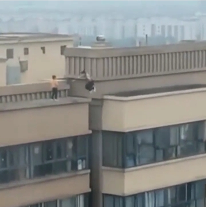  Scary video: Boy leaps across space between two 27-storey buildings