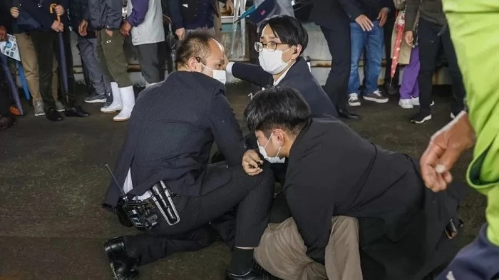 Watch: Pipe bomb hurled at Japanese PM, people run for safety