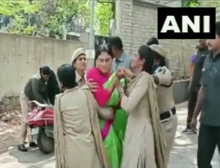 Captured on Camera: YSR Telangana chief YS Sharmila slaps police official in Hyderabad