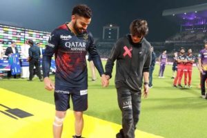 Watch: SRK teaches Virat Kohli steps of Jhoome Jo Pathan on cricket field
