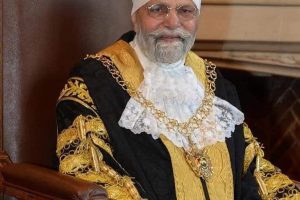 Indian-origin Sikh becomes first turbaned Lord Mayor in England