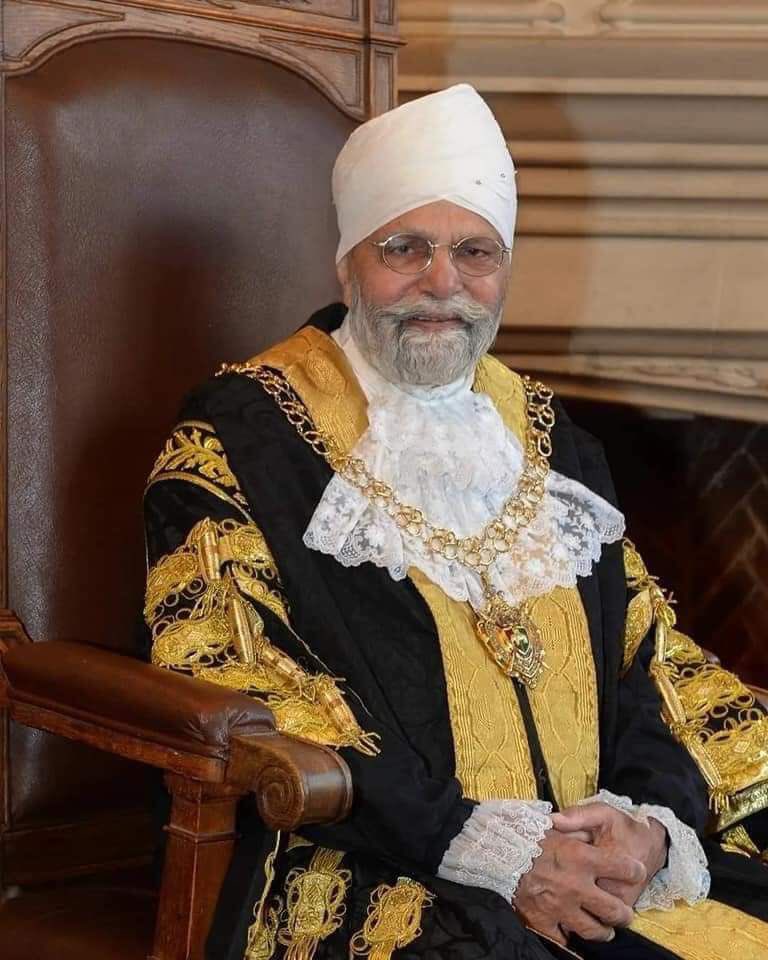 Indian-origin Sikh becomes first turbaned Lord Mayor in England