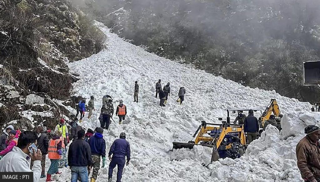 Police, army teams rescue tourists stranded amid heavy snow in Ladakh