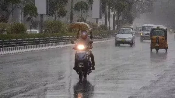Weather office issues alert on widespread rain in Kerala, Karnataka