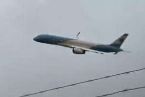 Caught on Camera: Argentina President’s Boeing pulls off dangerous stunt over runway