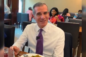Watch: US ambassador Eric Garcetti enjoying Maharashtrian food in Delhi