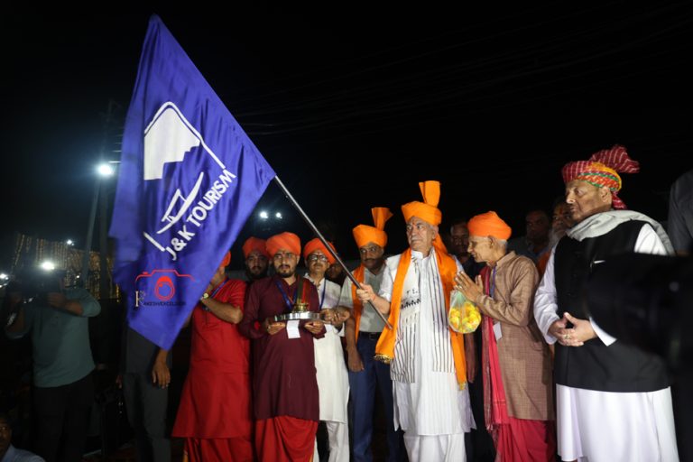 L-G Sinha flags off Amarnath Yatra as 3,488 pilgrims set off for Holy Cave Shrine