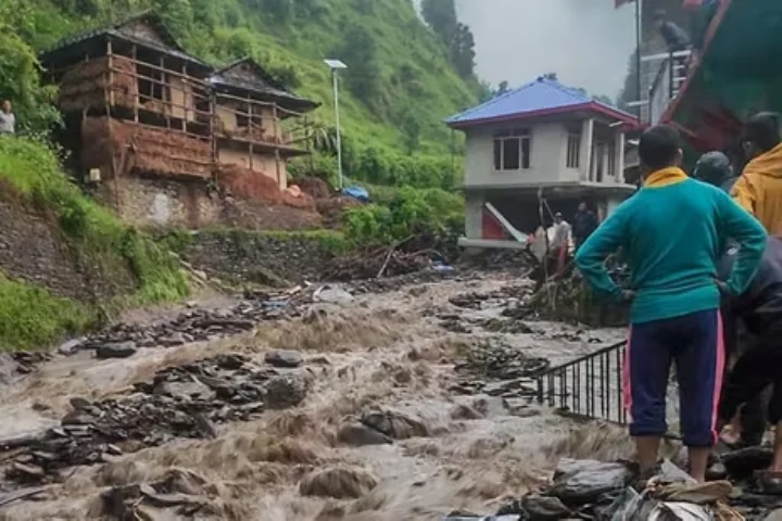 Relentless rains, floods reduce Himachal tourist flow to a trickle