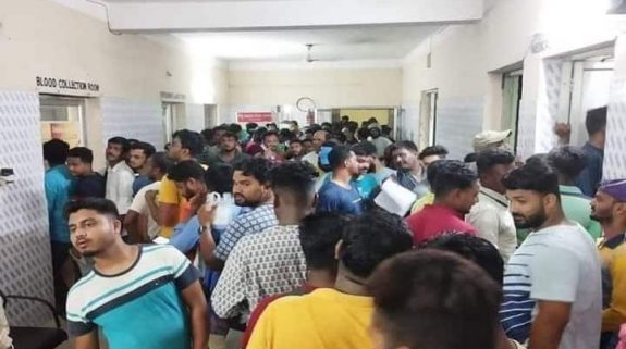 Odisha people rush in large numbers to donate blood for train tragedy victims