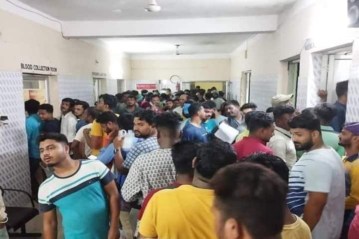 Odisha people rush in large numbers to donate blood for train tragedy victims