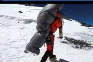 Video: Nepali sherpa rescues climber from death zone of Mount Everest
