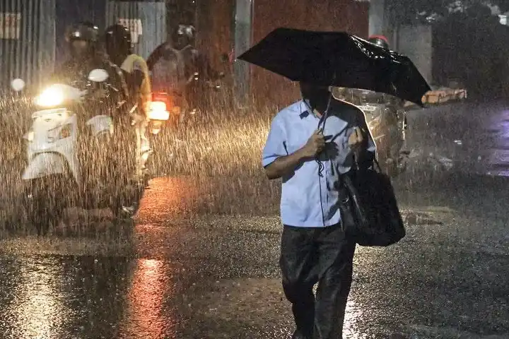 Weather office warns of heavy rain in Telangana & Karnataka