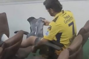 Video of Dhoni strapping injured left knee to bat in IPL match goes viral