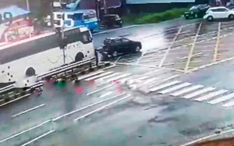 Watch:  Awesome skill helps car driver avert disaster after being hit by a bus in Kerala
