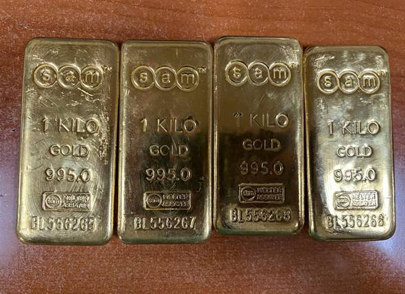 Rs 6.2 crore worth gold seized at Mumbai airport, 4 flyers arrested 