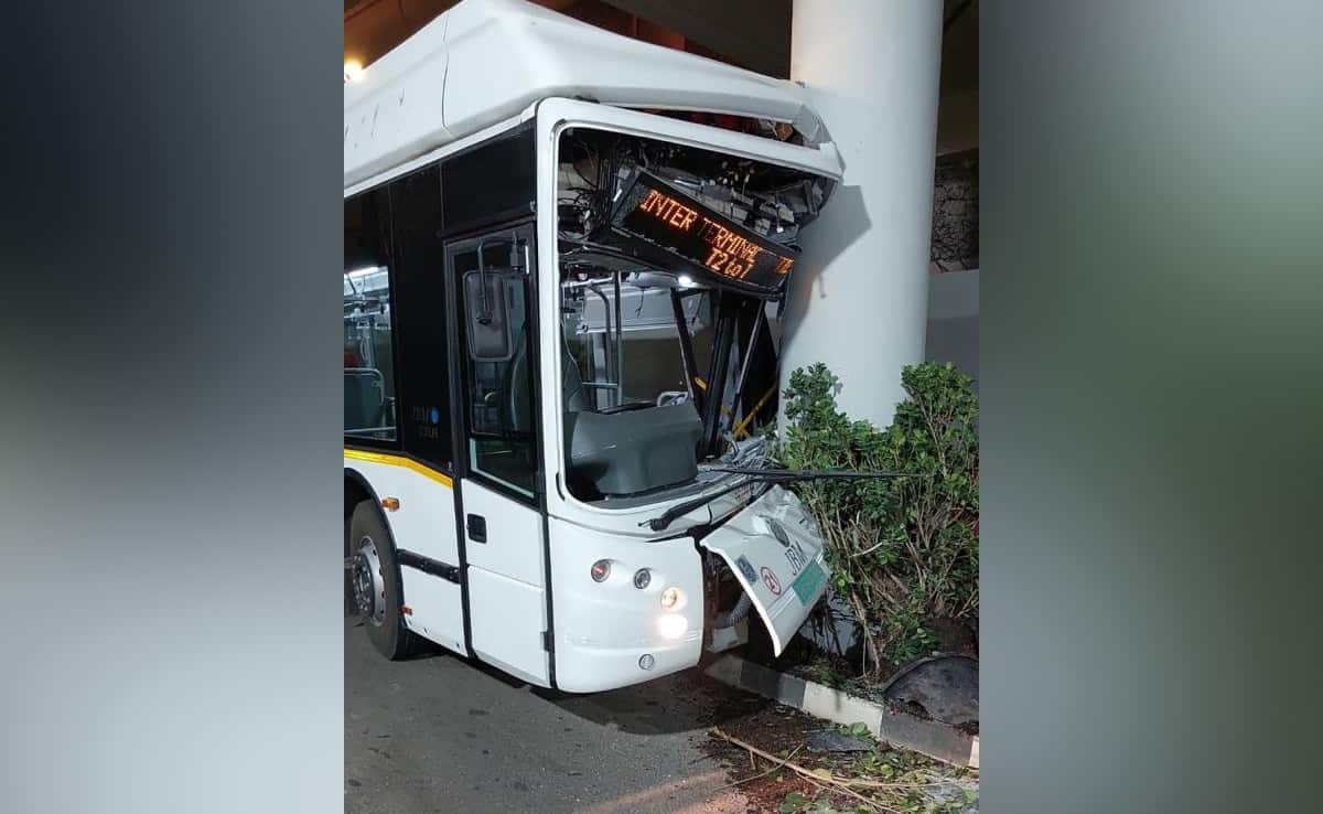 10 injured as shuttle bus crashes into pillar at Bengaluru airport