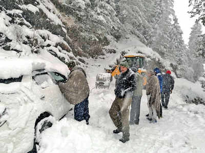 290 tourists stranded amid deep snow in Himachal’s Chandratal rescued in daring mission