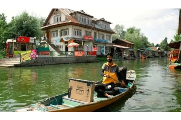 Amazon to launch its first ever ‘floating space’ store on Dal Lake in Srinagar