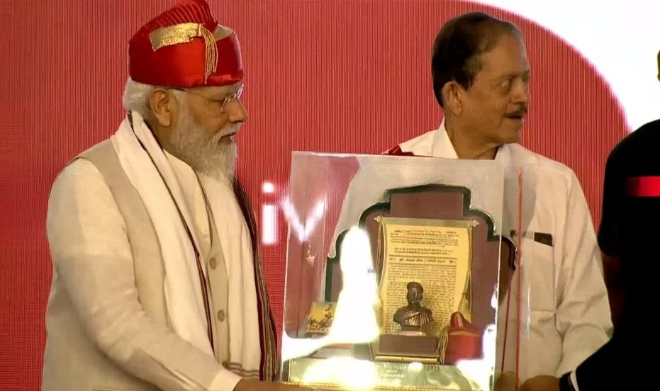 Watch: PM receives Lokmanya Tilak award, donates prize money to Namami Gange project