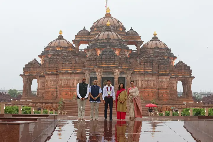 UK PM Rishi Sunak visits Akshardham temple