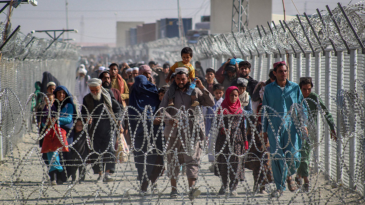 Afghan exodus gathers steam as countdown to deport ‘aliens’ from Pakistan begins