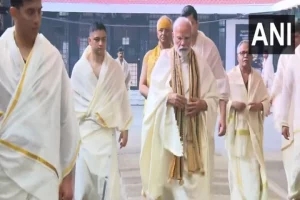 Kerala: PM Modi performs puja, darshan at Guruvayur Temple in Thrissur