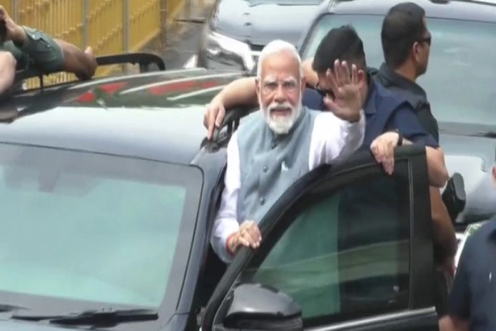 PM Modi arrives in Trichy, Priests of Ranganathaswamy Temple welcome first visit by a PM