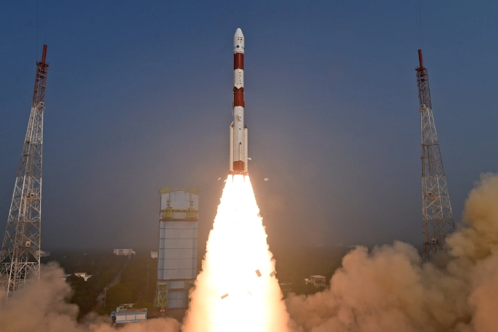 India begins 2024 by orbiting XPoSAT & will test fuel cell in space