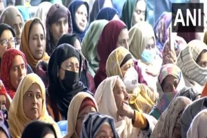 Vowing support for PM Modi’s return in 2024, muslim women in Kashmir chant ‘Teesri Baar Modi ki Sarkaar’