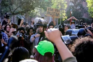 US: 93 people arrested at University of Southern California as police crackdown on anti-Israel protests
