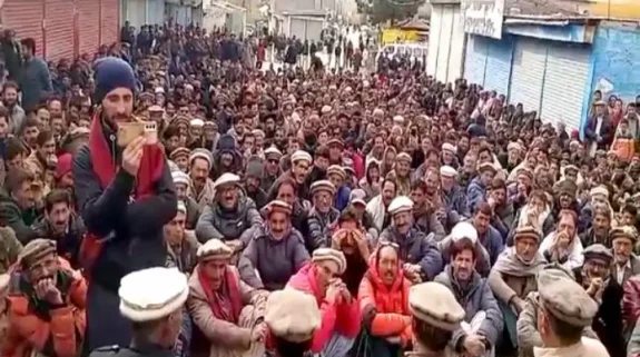 Business community in Gilgit Baltistan organises protest against severe load shedding