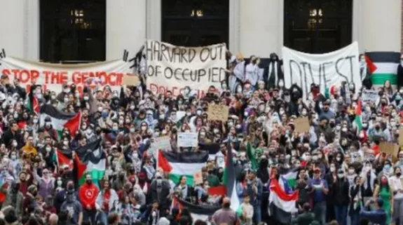 US: Protesters drape huge Palestinian flag at venue of White House Correspondents’ Dinner amid growing Gaza outrage