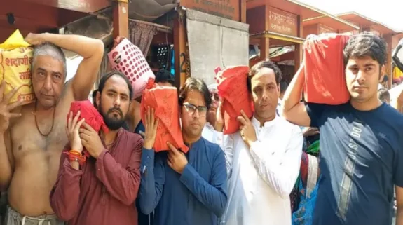 Pakistani Hindus undertake spiritual journey in Haridwar, immerse ancestors’ ashes in Ganga
